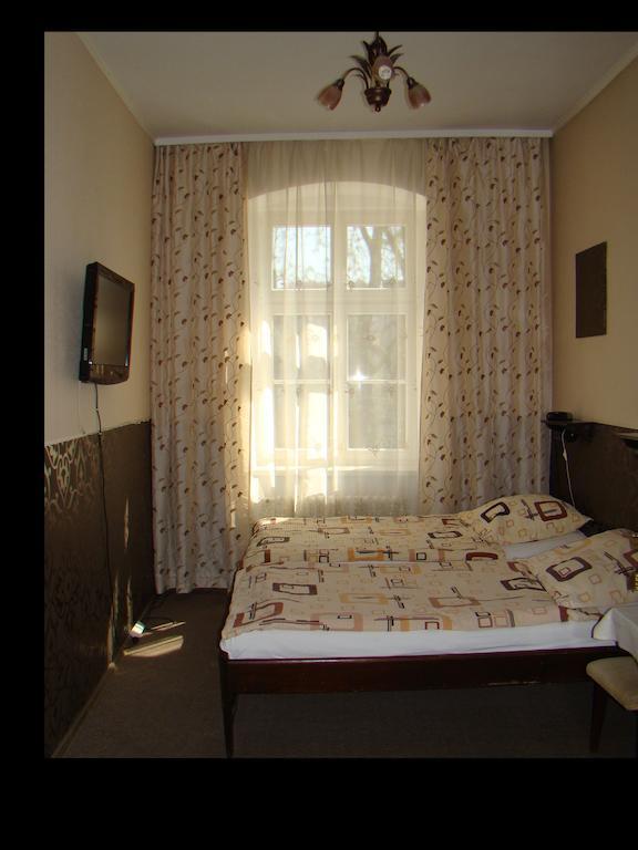 Hotel Polonia Namysłów Habitación foto